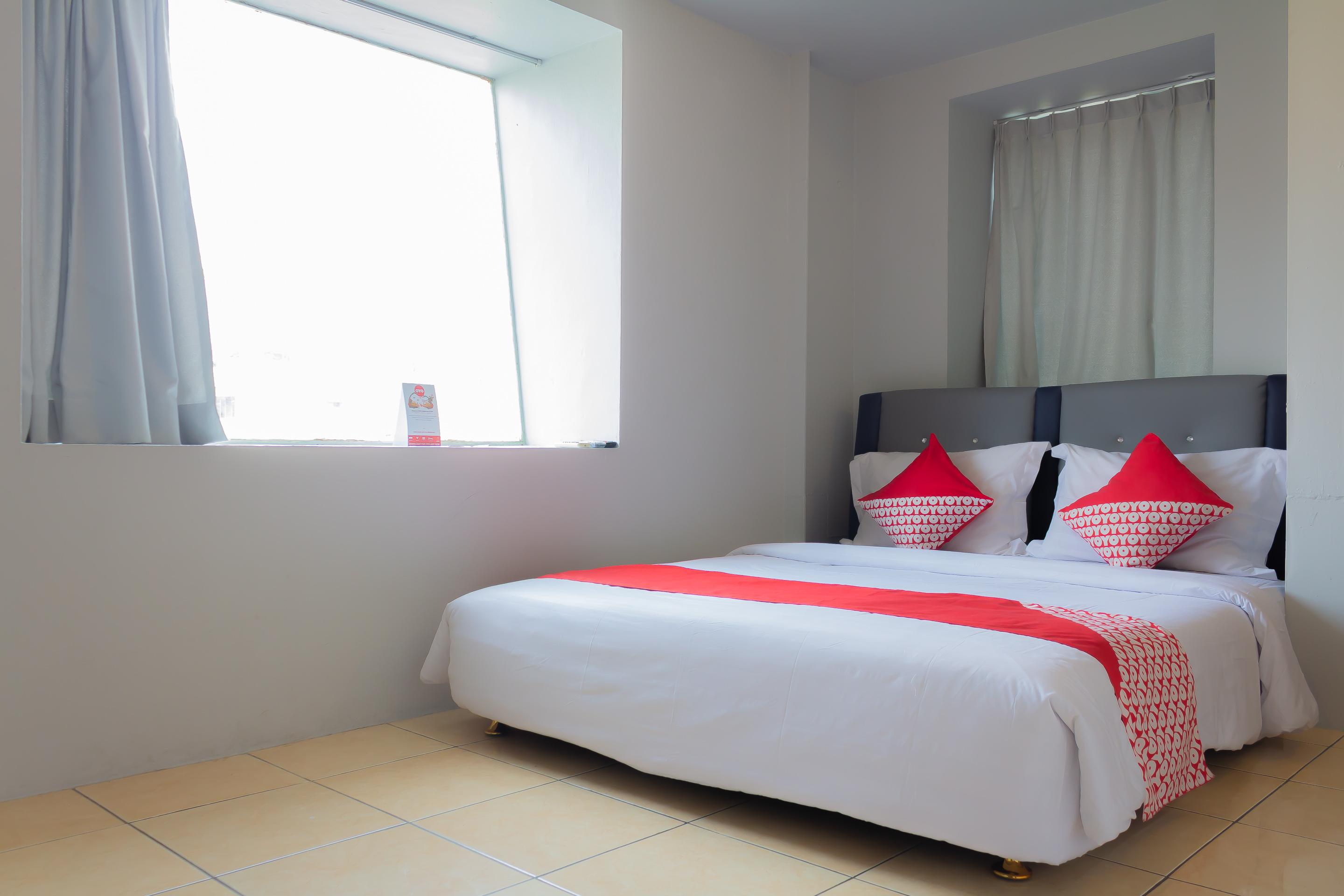 Oyo 208 G House Hotel Джакарта Екстериор снимка