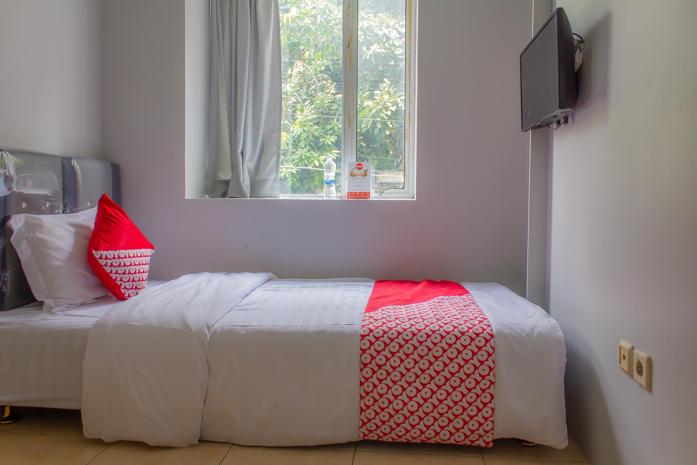 Oyo 208 G House Hotel Джакарта Екстериор снимка