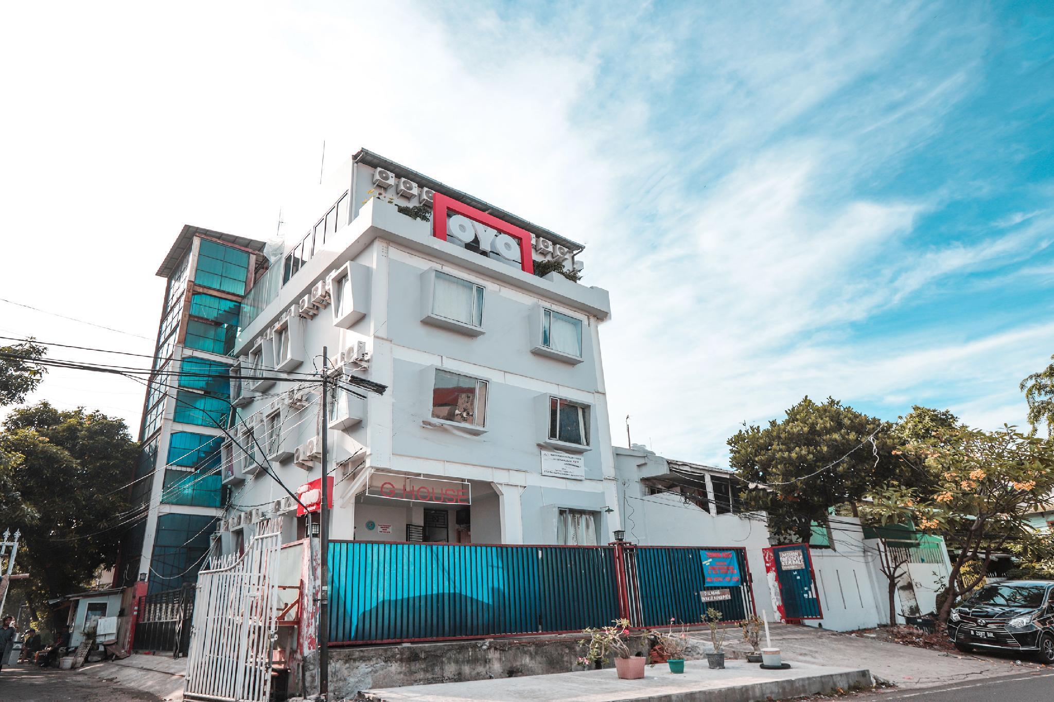 Oyo 208 G House Hotel Джакарта Екстериор снимка