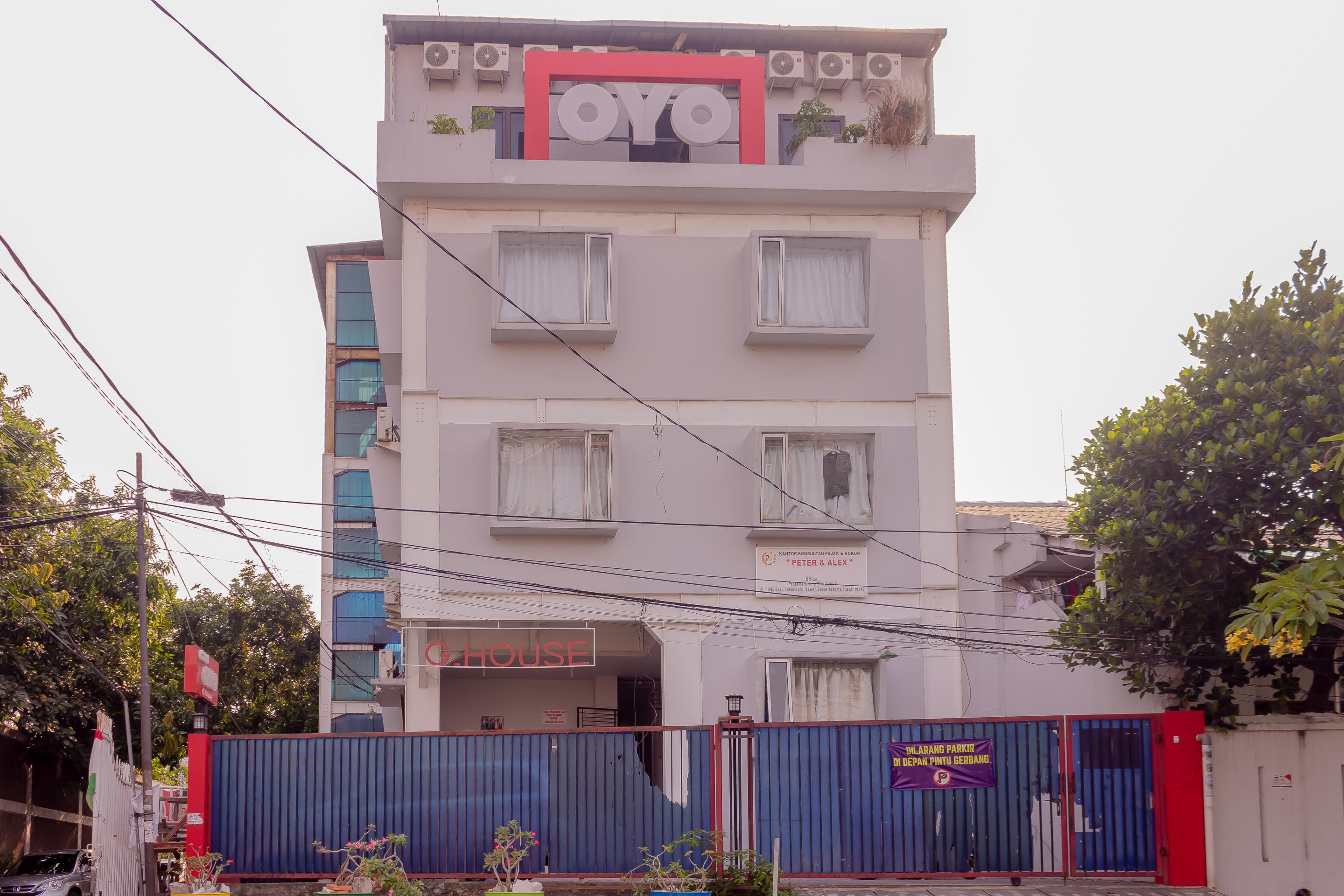 Oyo 208 G House Hotel Джакарта Екстериор снимка