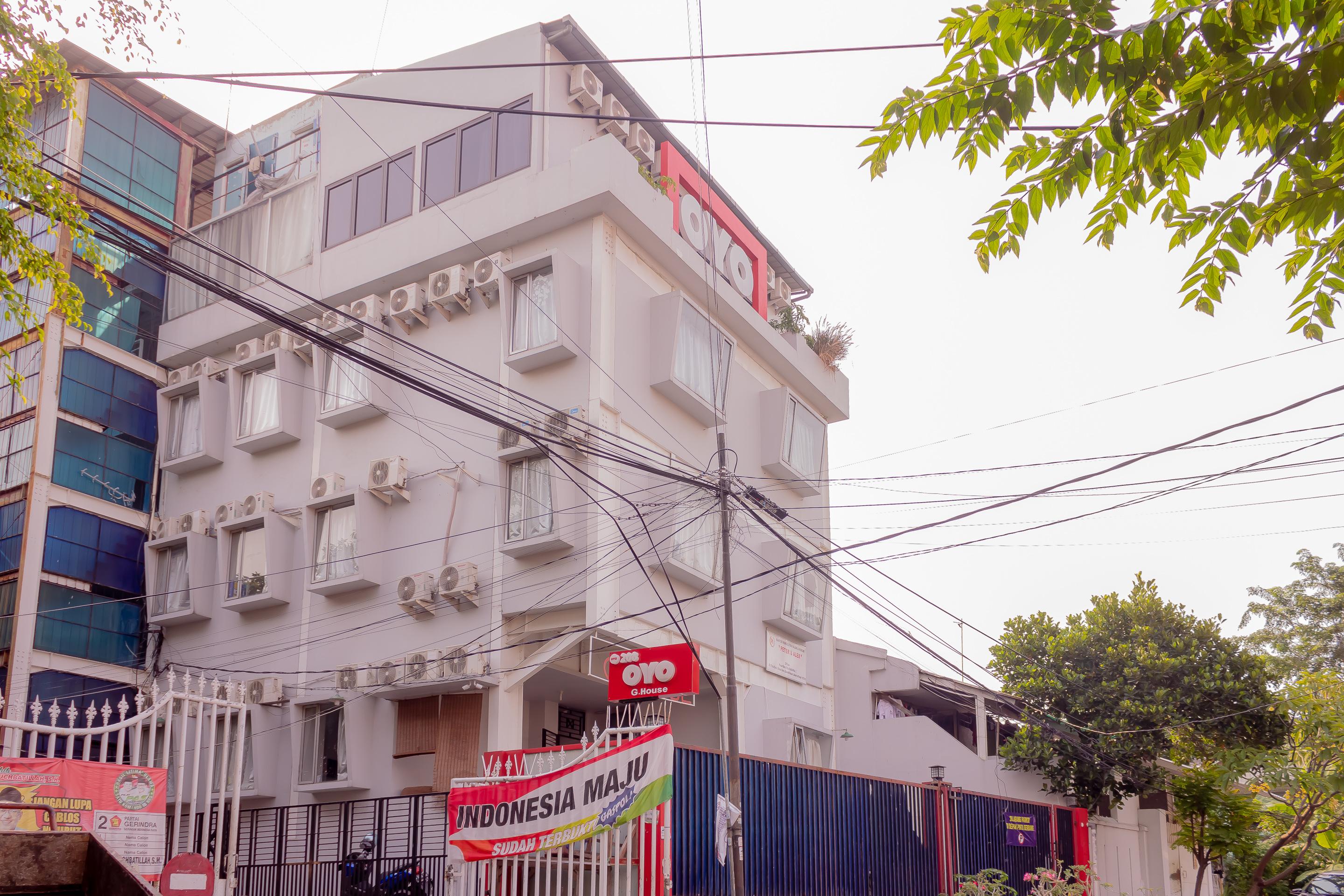 Oyo 208 G House Hotel Джакарта Екстериор снимка