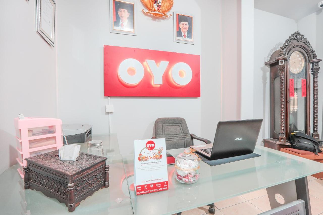 Oyo 208 G House Hotel Джакарта Екстериор снимка