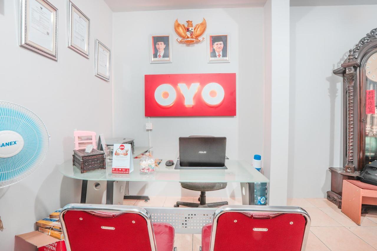 Oyo 208 G House Hotel Джакарта Екстериор снимка