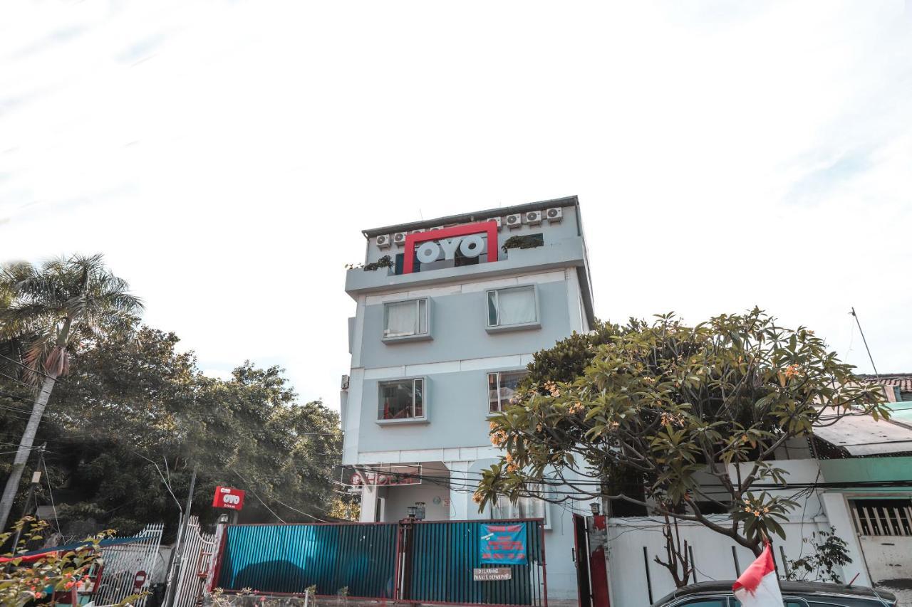 Oyo 208 G House Hotel Джакарта Екстериор снимка