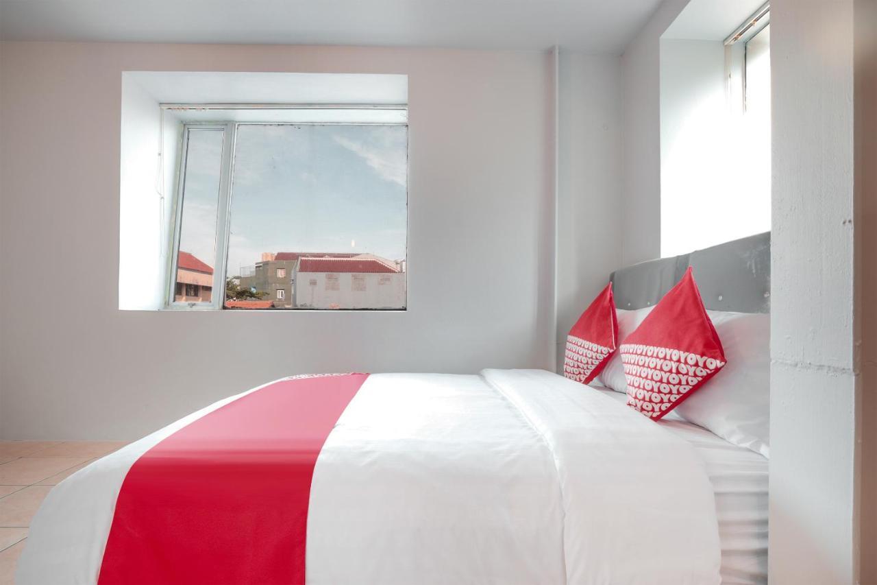 Oyo 208 G House Hotel Джакарта Екстериор снимка